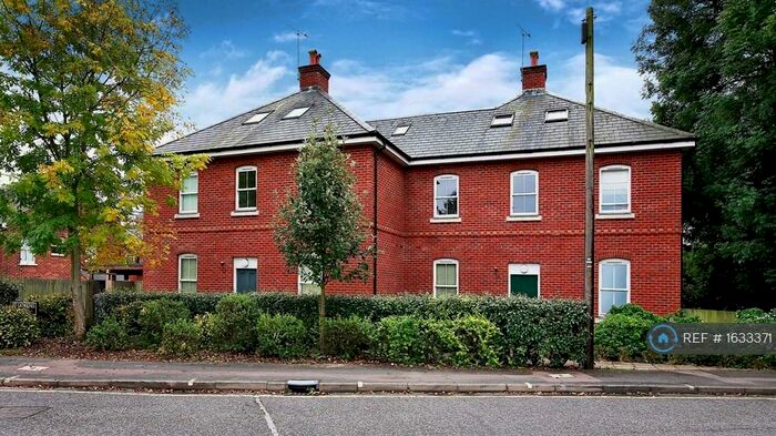 3 Bedroom Flat To Rent In St. Catherines Court, Winchester, SO23