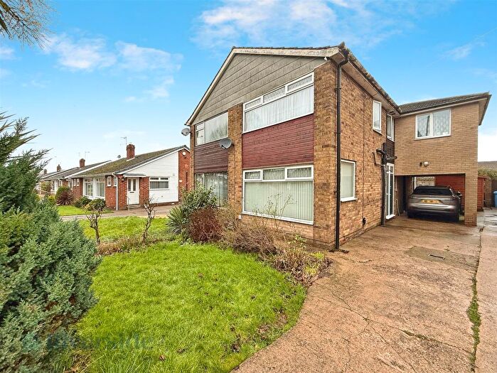 3 Bedroom Semi-Detached House For Sale In Compass Road, Hull, HU6