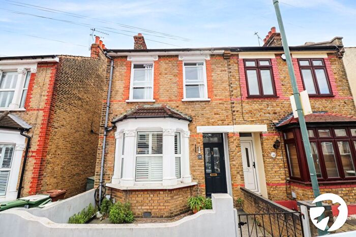 3 Bedroom Semi Detached House For Sale In Barnfield Road, Belvedere, Kent, DA17