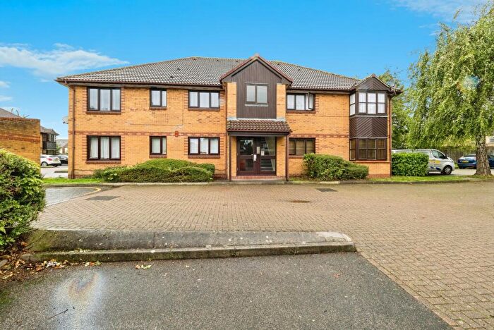 1 Bedroom Flat For Sale In Holland Close, Romford, RM7
