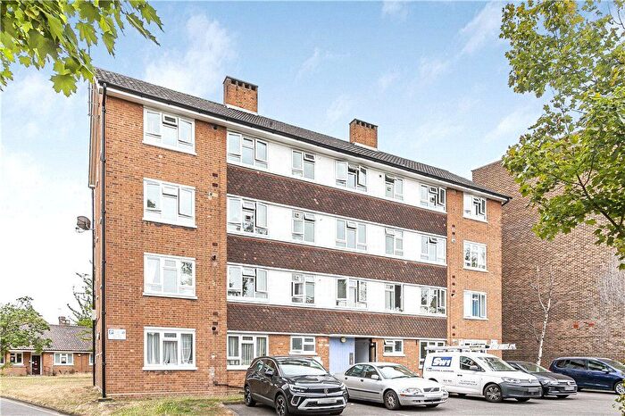 3 Bedroom Flat To Rent In Upper Richmond Road, London, SW15