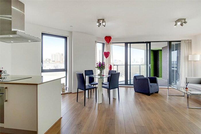 2 Bedroom Apartment To Rent In Yeoman Court London, E14