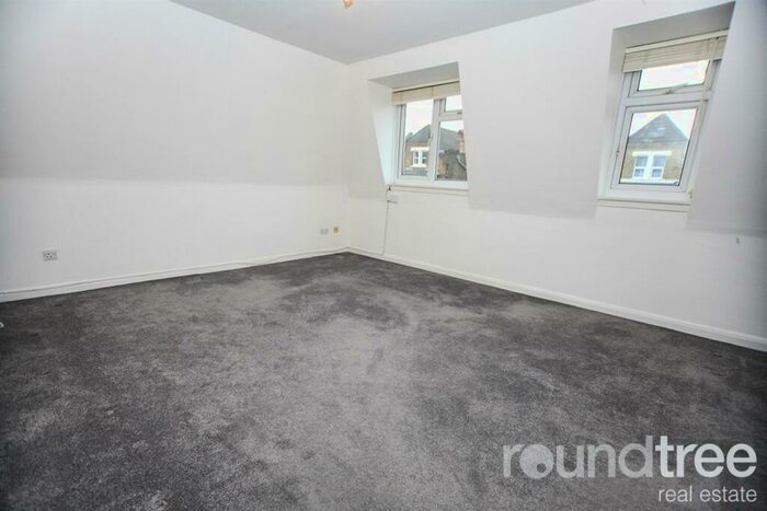 2 Bedroom Flat To Rent In Station Road, Finchley Central, N3