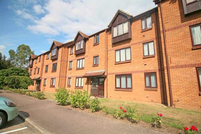 Studio To Rent In Cedar Terrace, Chadwell Heath, Dagenham, RM8