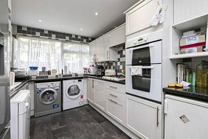 2 Bedroom Flat To Rent In Barton Meadows, IG6