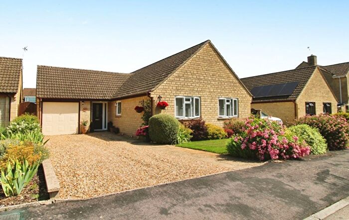 3 Bedroom Detached Bungalow For Sale In Courtbrook, Fairford, GL7