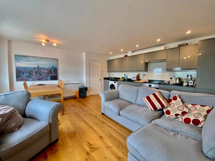 2 Bedroom Flat To Rent In Clapham Park Road, Clapham, SW4