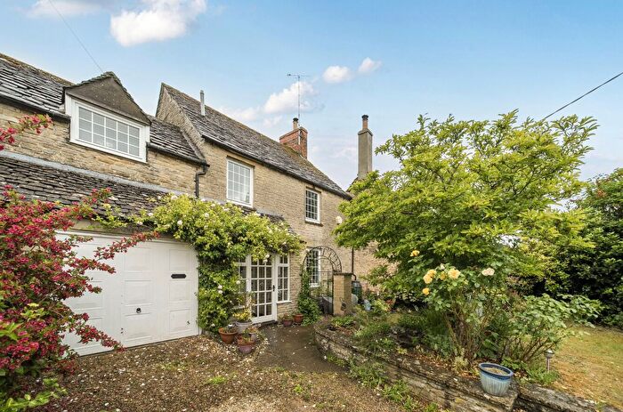 3 Bedroom Semi-Detached House For Sale In London Road, Fairford, Gloucestershire, GL7