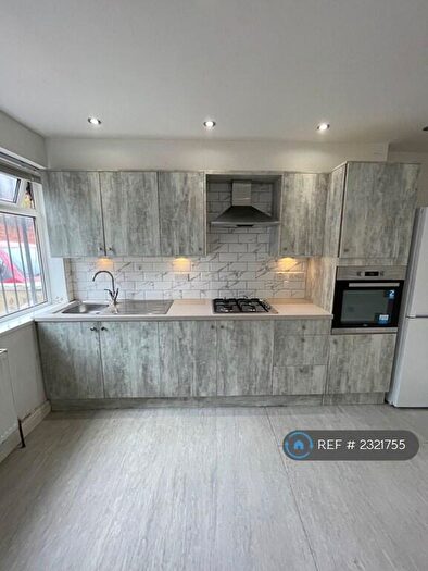 4 Bedroom End Of Terrace House To Rent In Kelso Gardens, Leeds, LS2