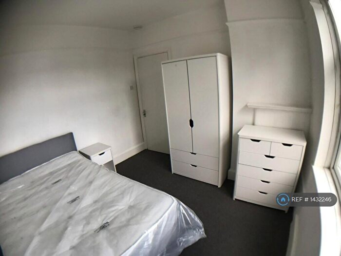 5 Bedroom Flat To Rent In Lewisham Road, London, SE13
