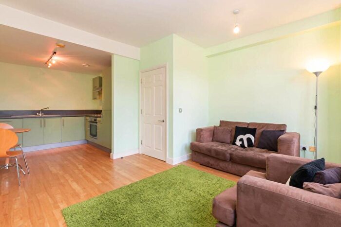 1 Bedroom Apartment To Rent In Essex House, Temple Street, B2