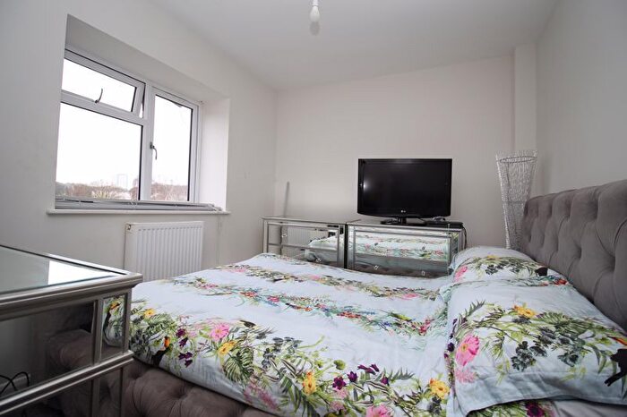3 Bedroom Terraced House For Sale In Ellwood Close, Southampton, SO19
