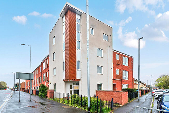 2 Bedroom Apartment For Sale In Stockport Road, Manchester, Manchester, M13