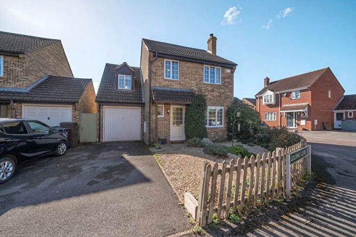 4 Bedroom Detached House For Sale In Golding Close, Thatcham, Berkshire, RG19