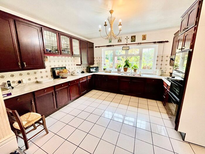 5 Bedroom Detached House For Sale In Cannock Road, Westcroft, Wolverhampton, WV10