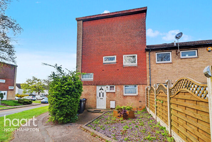 3 Bedroom End Of Terrace House For Sale In Brackenfield Square, Northampton, NN3