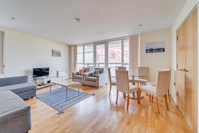 2 Bedroom Apartment To Rent In Drayton Park, Highbury, London, N5