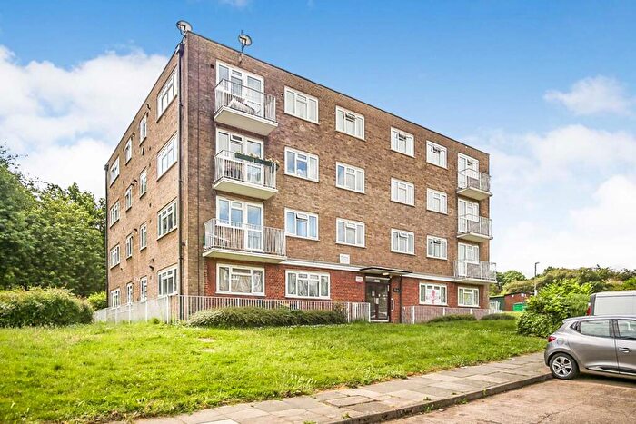 2 Bedroom Flat To Rent In Patricia Court, Upper Wickham Lane, Welling, DA16