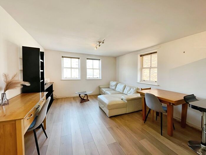 2 Bedroom Flat To Rent In Dock House, Navigation Walk, Leeds, LS10