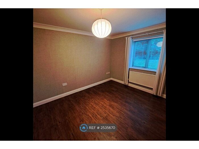 2 Bedroom Flat To Rent In Dorchester Court, Yeovil, BA20