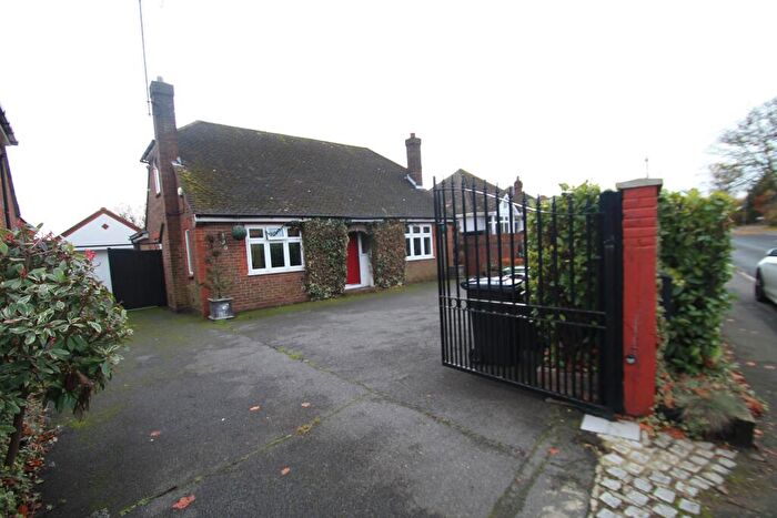 4 Bedroom Detached Bungalow To Rent In Grasmere Road, Luton, LU3