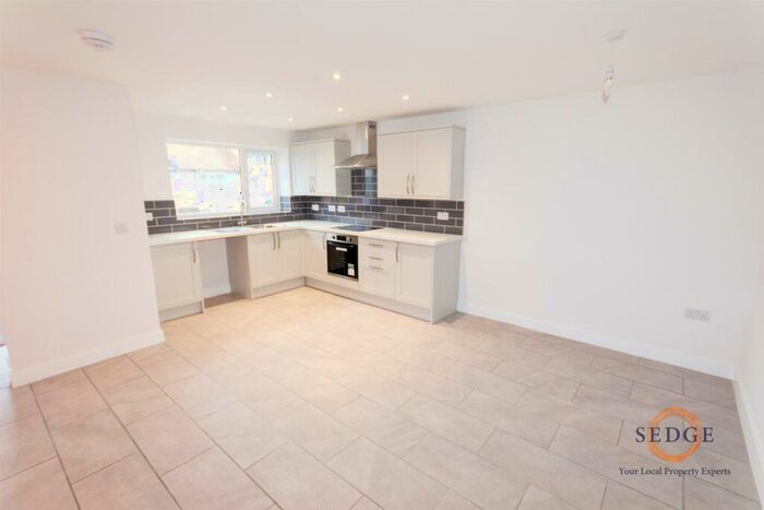 2 Bedroom Semi-Detached Bungalow To Rent In Carrington Road, Spalding, PE11