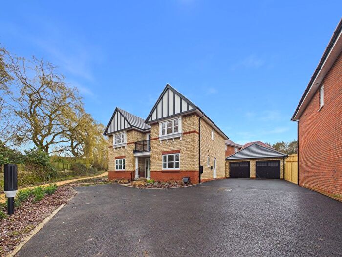 5 Bedroom Detached House For Sale In Red Kite Close, Calne, SN11