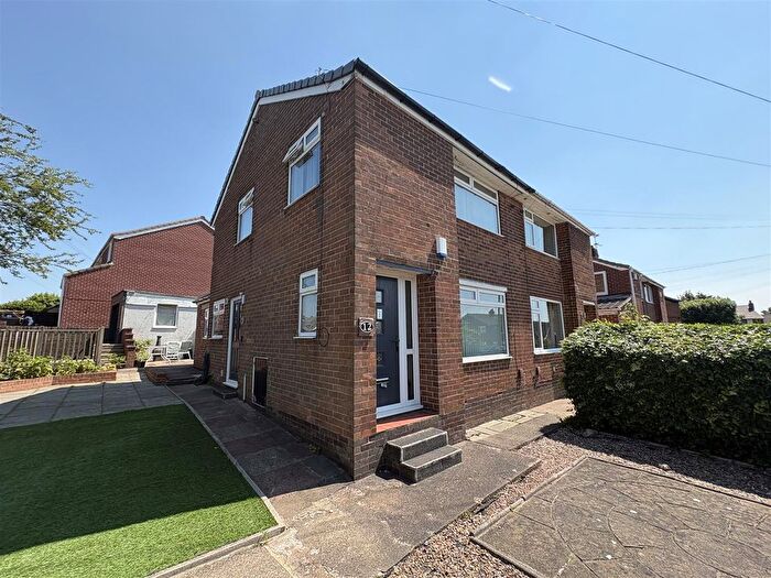 3 Bedroom Semi-Detached House For Sale In Western Avenue, Birstall, Batley, WF17