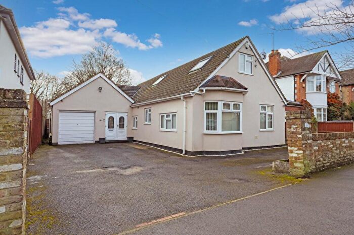 6 Bedroom Detached Bungalow For Sale In St Bernards Road, Langley, SL3