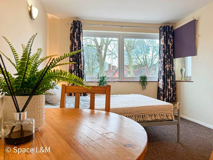 Studio To Rent In Alpha House Flats, Kendrick Road, Reading, Berkshire, RG1