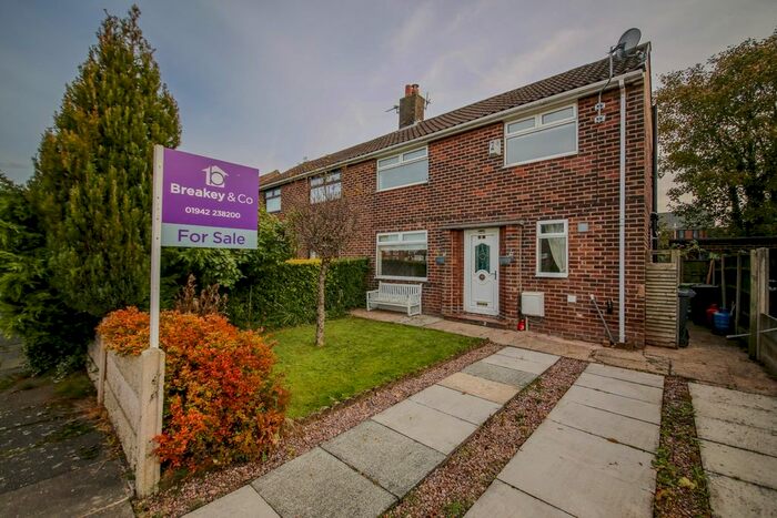 3 Bedroom Semi-Detached House For Sale In St. James Crescent, Bickershaw, Wigan, Lancashire, WN2