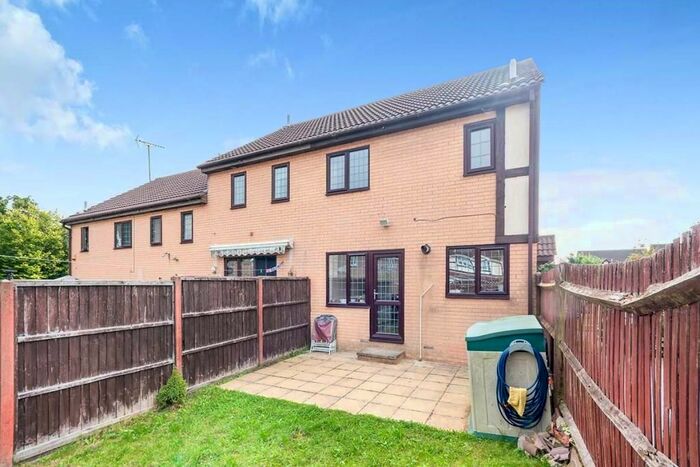 3 Bedroom End Of Terrace House To Rent In Perrymead, Luton, LU2