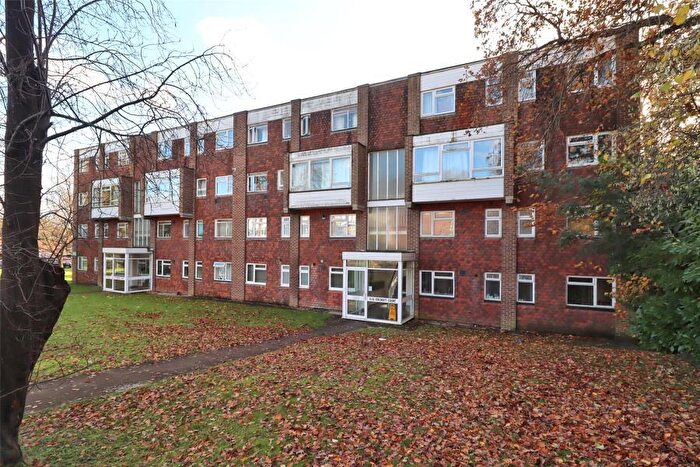 2 Bedroom Flat To Rent In Woking, GU22