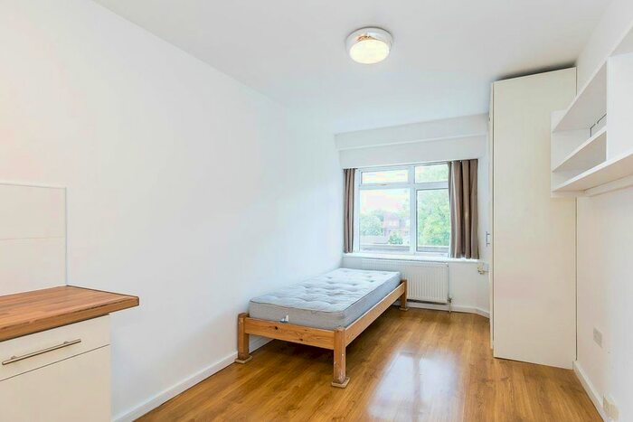 Studio To Rent In Fitzjohn's Avenue, Hampstead, London, NW3