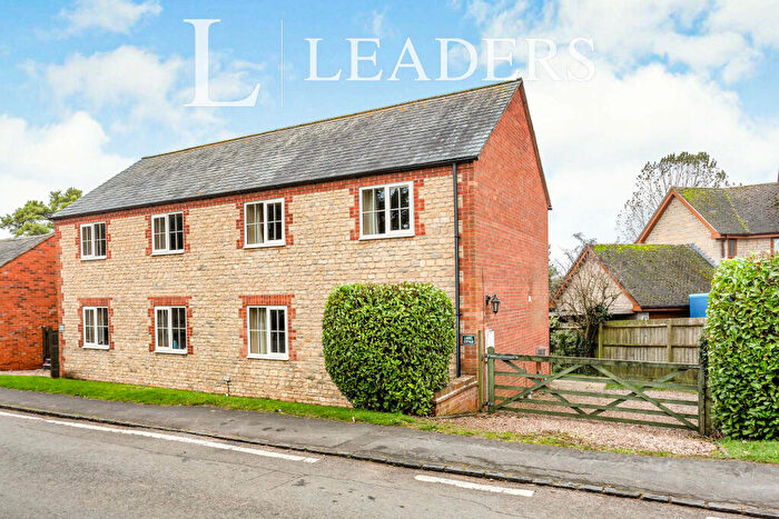 3 Bedroom Semi-Detached House To Rent In The Avenue, Whitfield, NN13