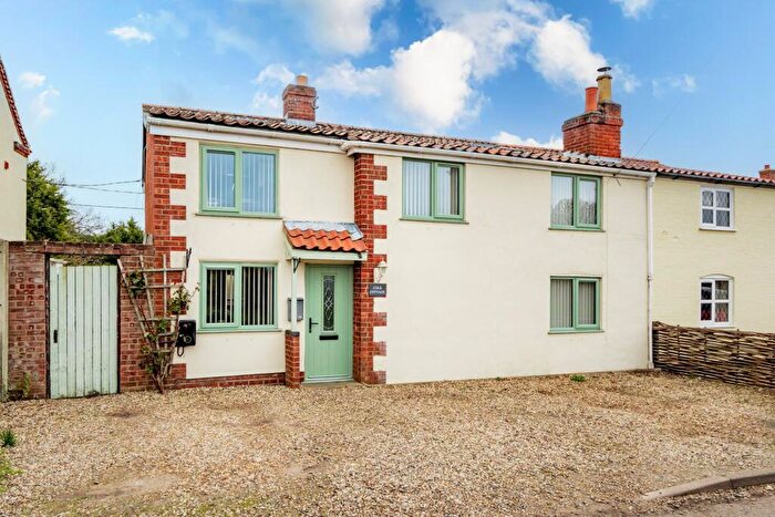 4 Bedroom Semi-Detached House For Sale In Station Road, Worstead, NR28