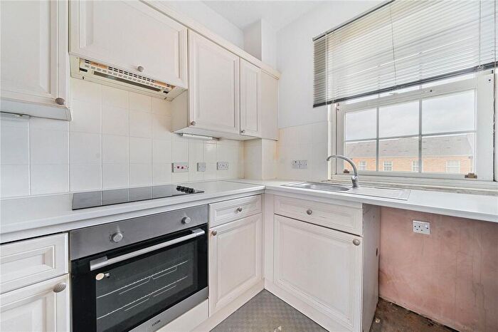 2 Bedroom Apartment To Rent In Sophia Square, London, SE16