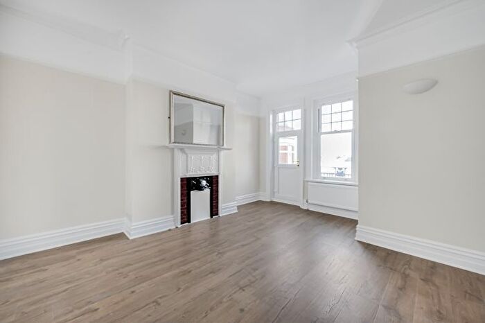 2 Bedroom Flat To Rent In Fulham Road, London, SW6