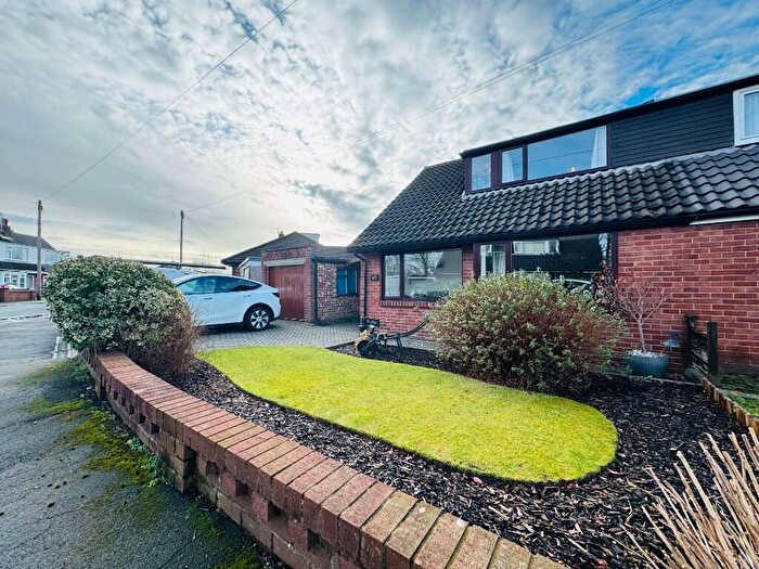 3 Bedroom Semi-Detached Bungalow For Sale In Glamis Road, Leyland, Lancashire, PR25