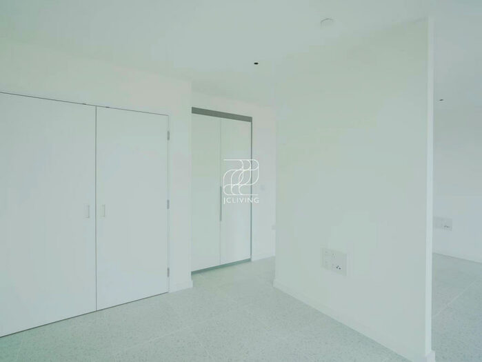 Studio To Rent In Silk District, London, E1