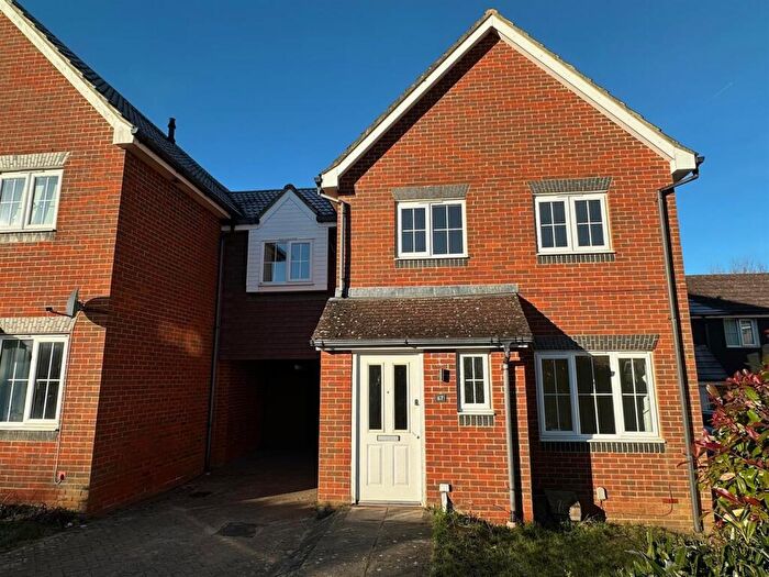 3 Bedroom Semi Detached House To Rent In Campbell Road, Hawkinge, Folkestone, CT18