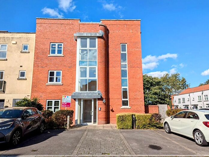 2 Bedroom Flat To Rent In Strathearn Drive, Westbury-on-Trym, Bristol, BS10