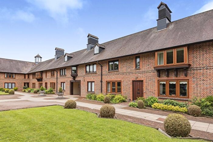 3 Bedroom Cottage For Sale In Lyefield Court, Emmer Green, Reading, RG4