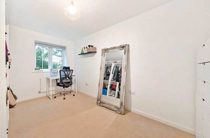 2 Bedroom Flat For Sale In Budd Grove, Winnersh, Wokingham, RG41