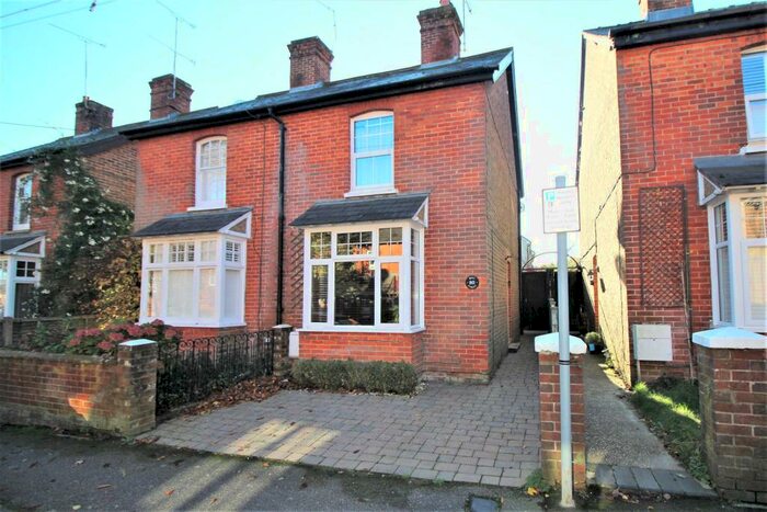 2 Bedroom House To Rent In West Street, Southgate, RH11