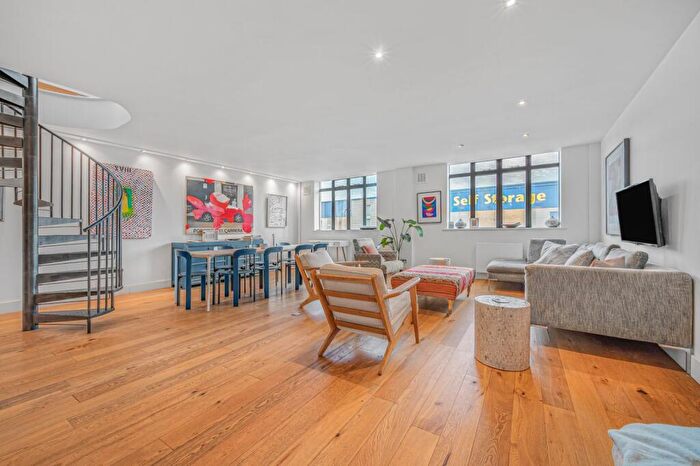 3 Bedroom House For Sale In Union Wharf, Arlington Avenue, N1