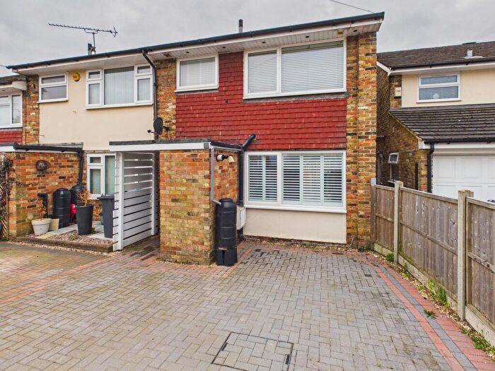 3 Bedroom Terraced House For Sale In Farndale Gardens, Hazlemere, Buckinghamshire, HP15