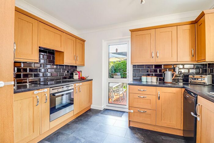 2 Bedroom Semi-Detached House For Sale In Danesfield, Benfleet, SS7