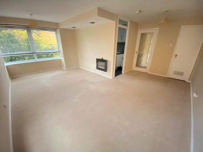 2 Bedroom Flat To Rent In Richmere Court, Mount Road, Tettenhall Wood, WV6