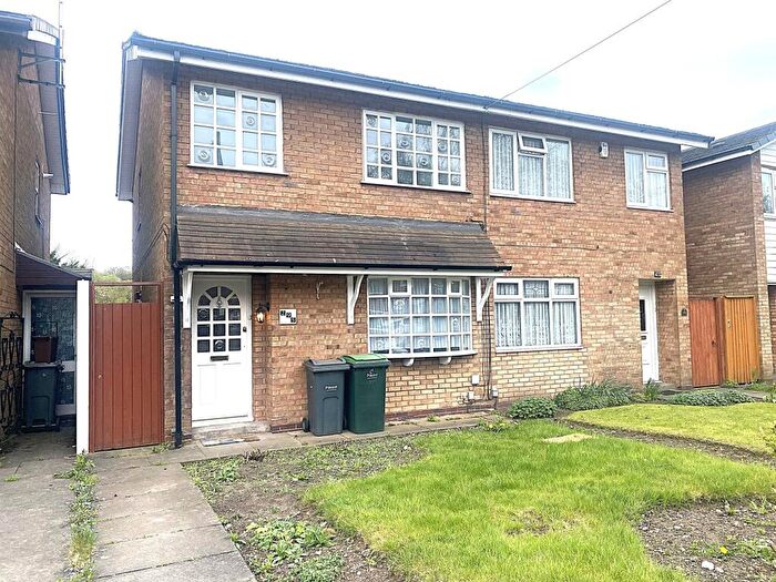 3 Bedroom Semi-Detached House To Rent In Hamstead Road, Great Barr, B43